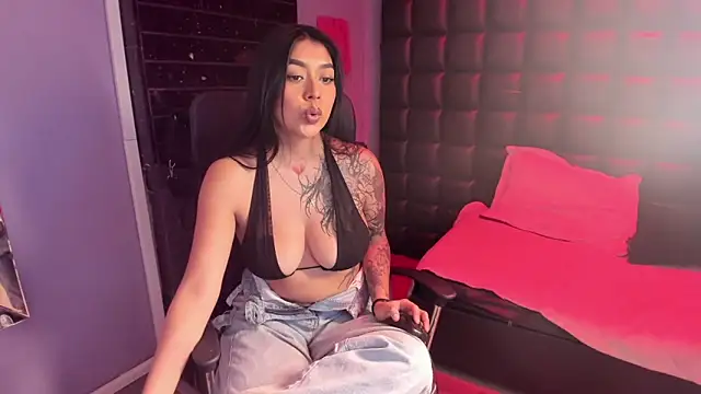 Snapshot of Keyla_Cutte chatting on September 26, 2025, 3:35 am Keyla Cutte online show from September 26, 2025, 3:35 am