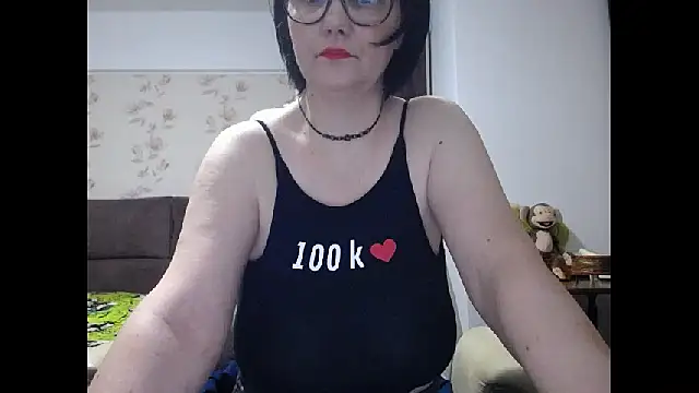 Snapshot of Mary_x chatting on June 2, 2026, 3:39 am Mary x online show from June 2, 2026, 3:39 am