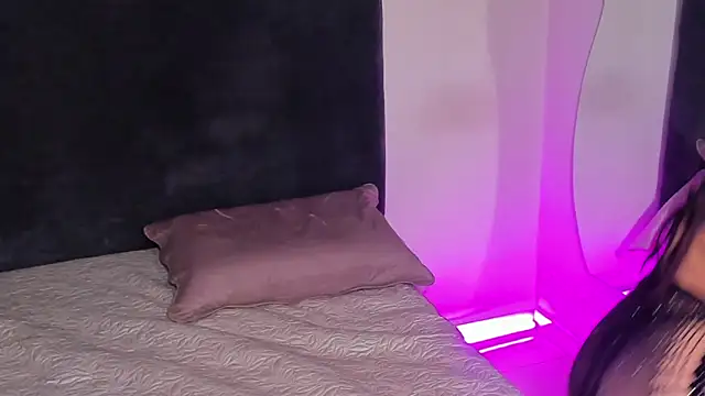 saramikaelson online show from January 5, 2026, 10:57 pm