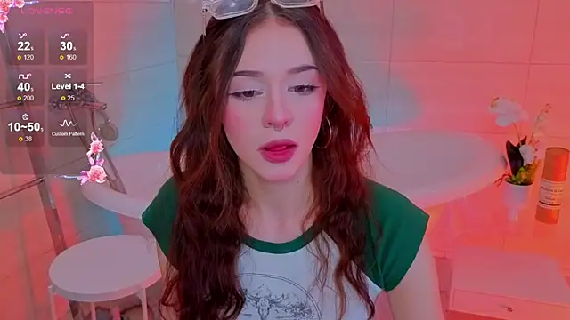 Snapshot of Adetta chatting on November 11, 2025, 11:16 am Adetta online show from November 11, 2025, 11:16 am