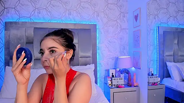 AlliceWinter online show from September 17, 2025, 1:46 pm