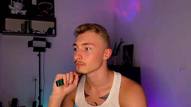 Artur  Skott online show from October 13, 2025, 8:54 pm