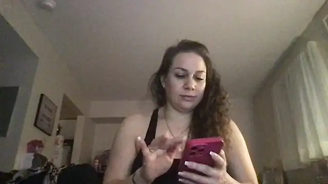 Snapshot of thedevinemama chatting on February 6, 2026, 2:51 am thedevinemama online show from February 6, 2026, 2:51 am