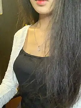 Nhinhi18 online show from April 11, 2026, 2:43 pm