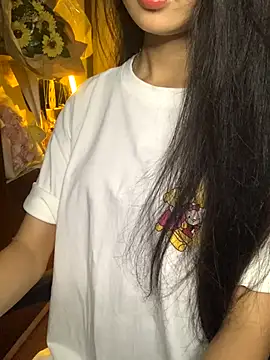 Nhinhi18 online show from November 10, 2025, 3:06 pm