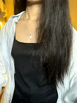 Nhinhi18 online show from November 1, 2025, 3:50 pm