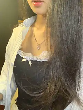 Nhinhi18 online show from March 31, 2026, 2:30 pm