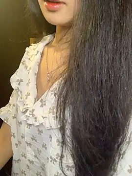 Nhinhi18 online show from April 7, 2026, 3:25 pm