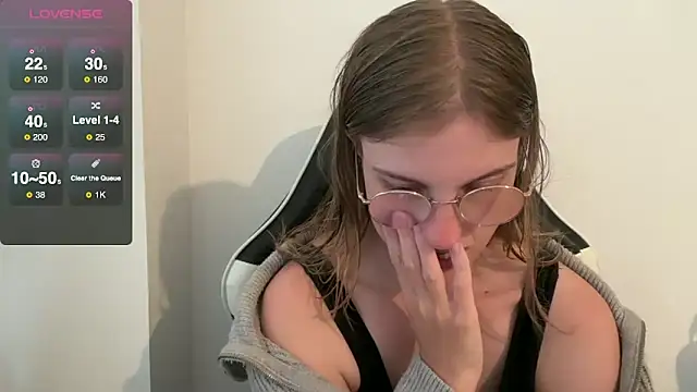 BustyKellyXXX online show from September 21, 2025, 5:29 pm