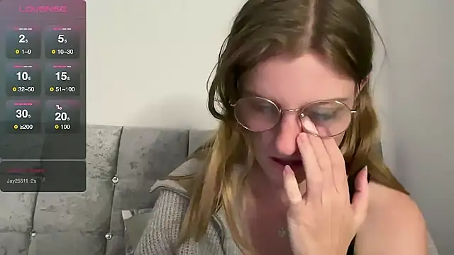 BustyKellyXXX online show from October 26, 2025, 9:15 pm