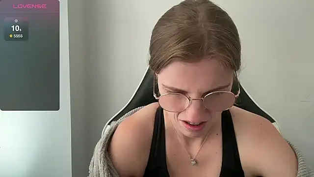 BustyKellyXXX online show from September 29, 2025, 9:49 am