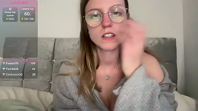 BustyKellyXXX online show from March 31, 2026, 6:43 pm