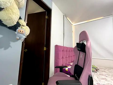 lucy grey25 online show from September 27, 2025, 3:40 pm