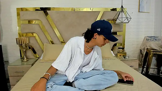 Ibratxandy online show from November 4, 2025, 7:17 pm