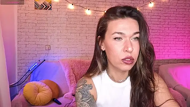 Snapshot of ReginaFoXXXy chatting on October 20, 2025, 9:10 am ReginaFoXXXy online show from October 20, 2025, 9:10 am