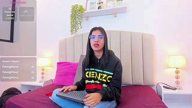 Snapshot of Rachel_Donnelly chatting on September 27, 2025, 5:02 am Rachel Donnelly online show from September 27, 2025, 5:02 am