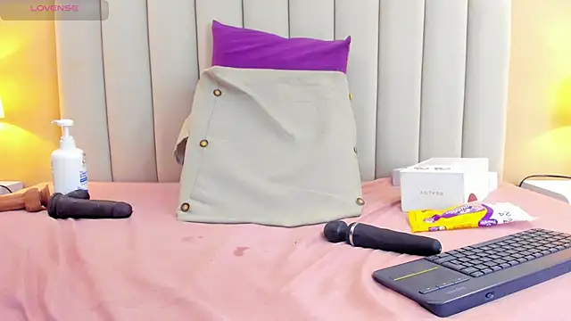 Rachel Donnelly online show from March 15, 2026, 2:29 am