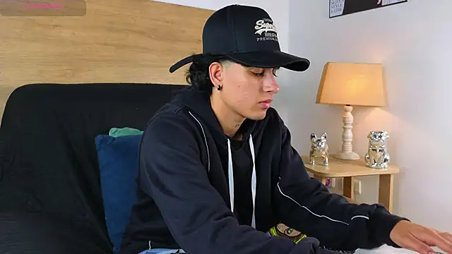 Stiven Benet  online show from October 15, 2025, 11:35 pm