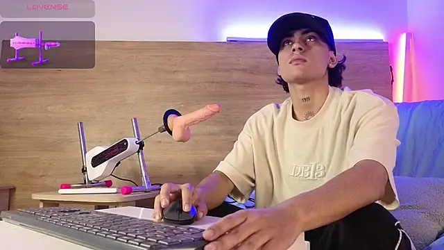 Stiven Benet  online show from November 14, 2025, 2:43 pm