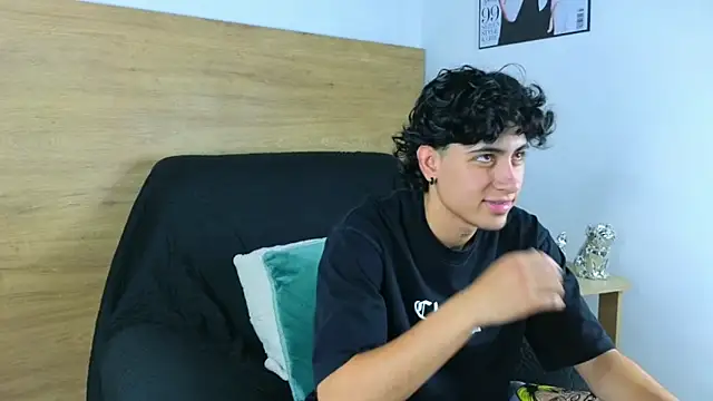 Stiven Benet  online show from November 6, 2025, 3:27 pm