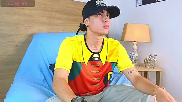 Stiven Benet  online show from October 3, 2025, 3:35 pm