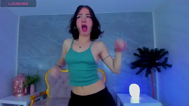 venuss09 s online show from November 7, 2025, 1:37 pm