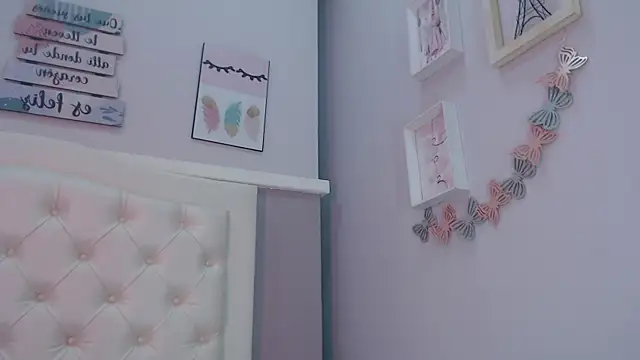 pocahontamoon online show from September 24, 2025, 1:17 pm