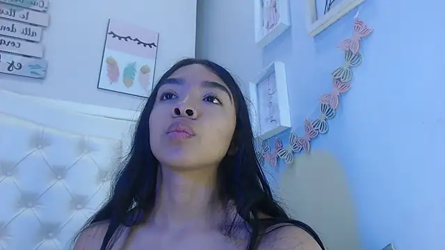 pocahontamoon online show from September 19, 2025, 1:04 pm