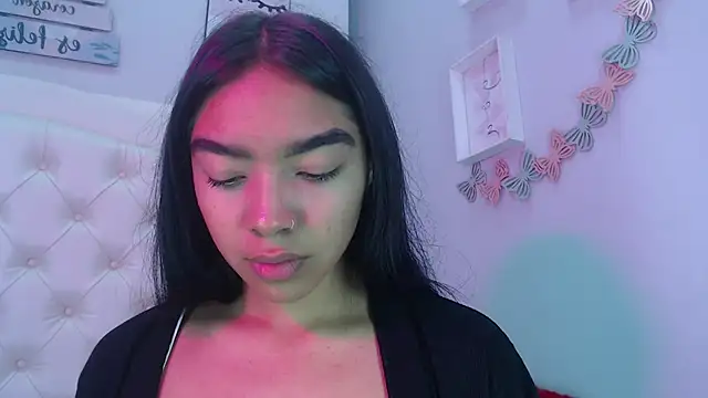 pocahontamoon online show from September 23, 2025, 1:18 pm