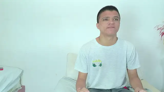 Snapshot of aly_n_sebas chatting on April 24, 2026, 1:51 am aly n sebas online show from April 24, 2026, 1:51 am