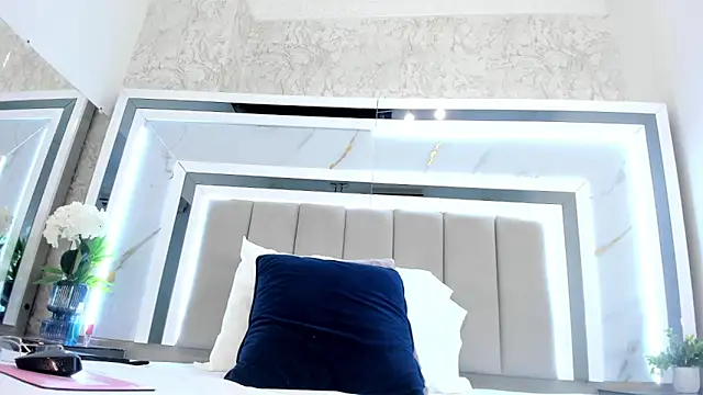 Snapshot of melodycharlotte chatting on October 24, 2025, 12:15 pm melodycharlotte online show from October 24, 2025, 12:15 pm