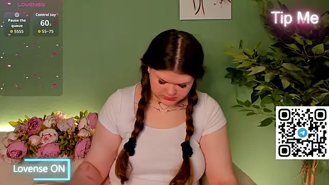 Snapshot of elle_one chatting on November 23, 2025, 3:38 am elle one online show from November 23, 2025, 3:38 am