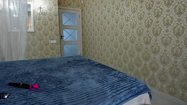 sofielovely  online show from September 24, 2025, 12:11 pm