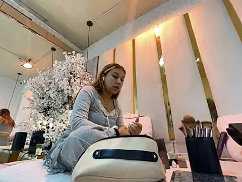 Snapshot of CamilleMilano chatting on November 30, 2025, 4:57 am CamilleMilano online show from November 30, 2025, 4:57 am