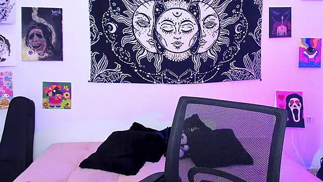 Snapshot of Rose_72 chatting on June 3, 2026, 7:18 pm Rose 72 online show from June 3, 2026, 7:18 pm
