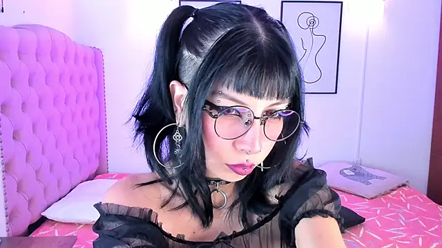 Snapshot of Rose_72 chatting on September 19, 2025, 8:13 pm Rose 72 online show from September 19, 2025, 8:13 pm