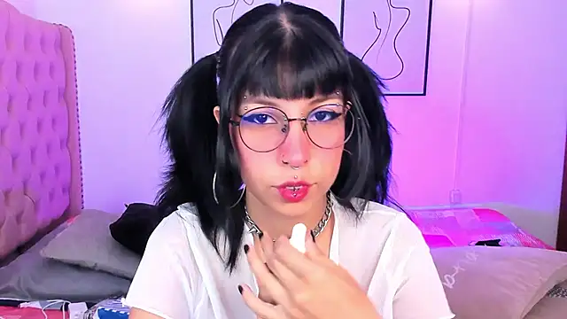 Snapshot of Rose_72 chatting on October 6, 2025, 7:25 pm Rose 72 online show from October 6, 2025, 7:25 pm