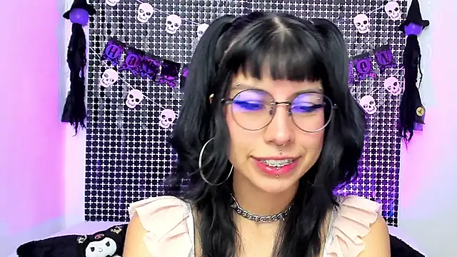 Snapshot of Rose_72 chatting on October 27, 2025, 6:31 pm Rose 72 online show from October 27, 2025, 6:31 pm