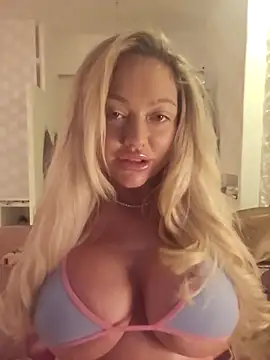 misstitmouseofficial online show from September 19, 2025, 7:29 pm