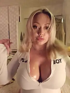 misstitmouseofficial online show from December 15, 2025, 6:14 pm