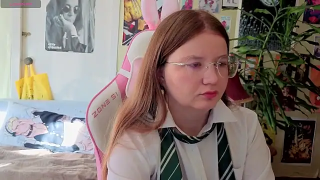 Sienna-Cow online show from October 1, 2025, 11:47 am