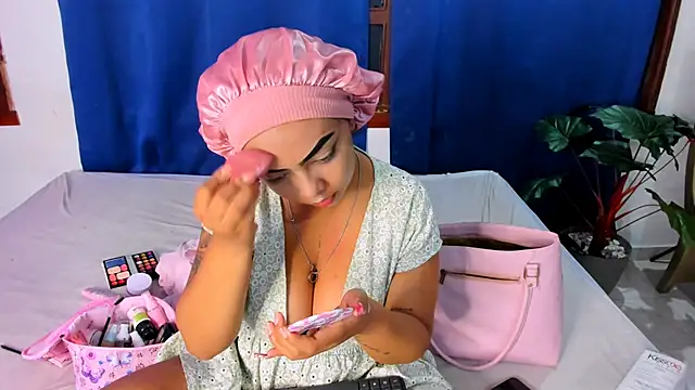 nahomy ryans online show from September 28, 2025, 8:32 am