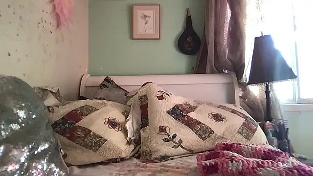 nekowaifuuu online show from November 19, 2025, 8:09 pm