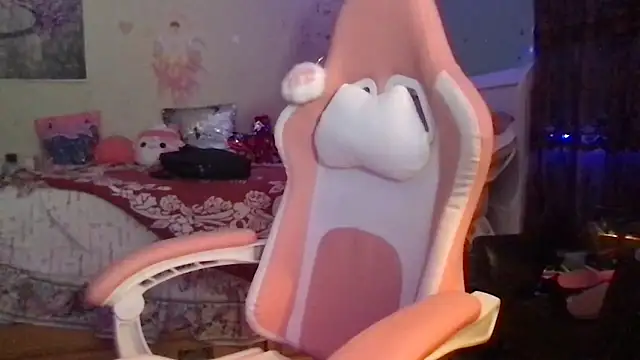 nekowaifuuu online show from October 4, 2025, 4:25 am