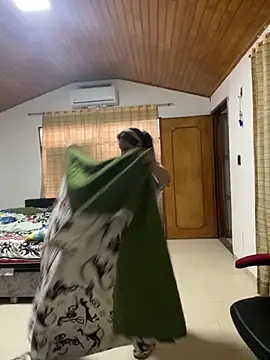 Alina0 online show from October 25, 2025, 5:46 pm