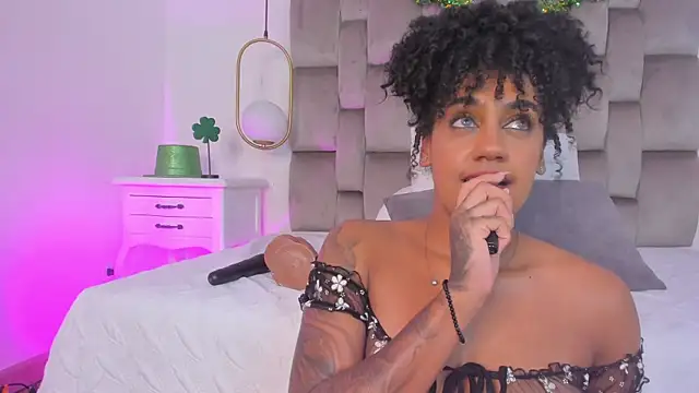 OnlyGia online show from March 17, 2026, 3:53 am