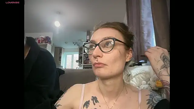 harleyblair online show from April 19, 2026, 5:47 pm