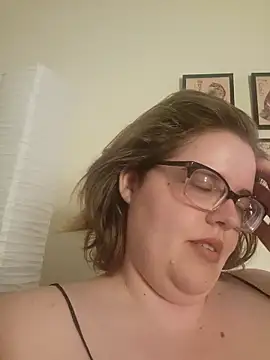 VeiledMuse online show from April 12, 2026, 1:53 am