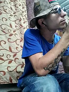 Tussi-amor online show from October 5, 2025, 9:49 pm