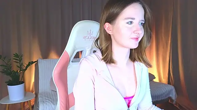 AlexsisFaee online show from November 10, 2025, 10:04 pm